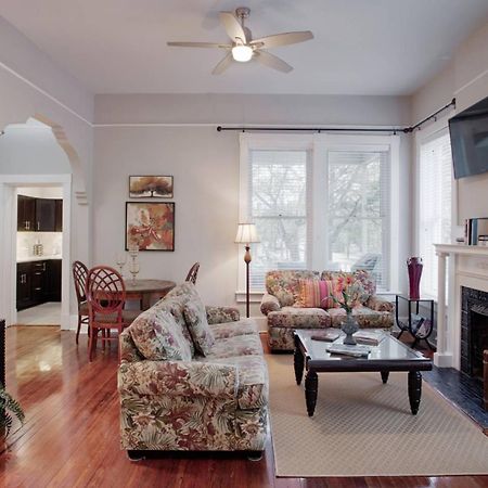 420Waldburg A - Modern Apt With Southern Charm Blocks From Forsyth Apartment Savannah Bagian luar foto