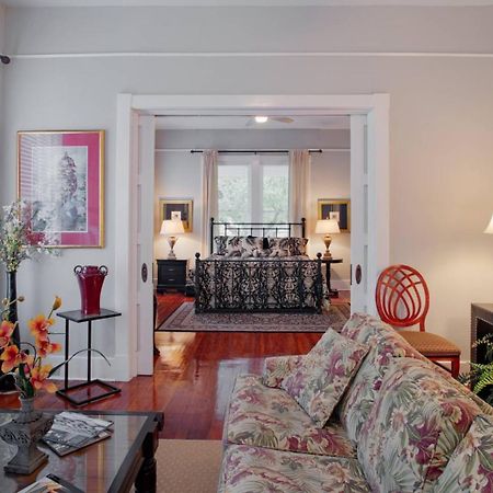 420Waldburg A - Modern Apt With Southern Charm Blocks From Forsyth Apartment Savannah Bagian luar foto