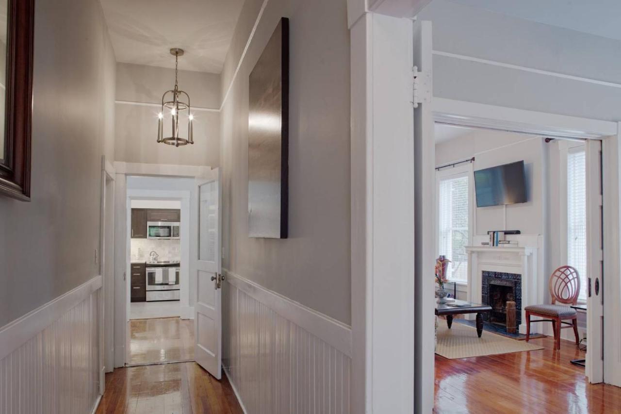 420Waldburg A - Modern Apt With Southern Charm Blocks From Forsyth Apartment Savannah Bagian luar foto