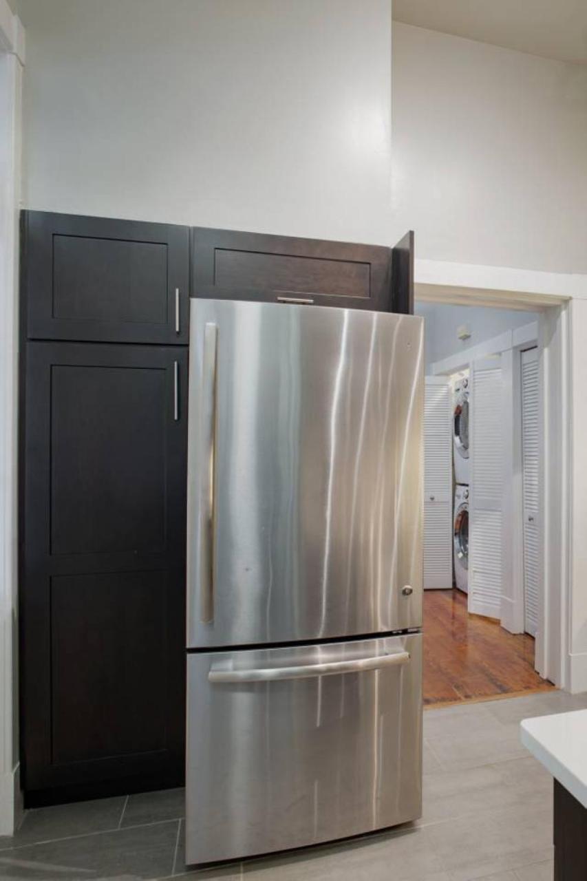 420Waldburg A - Modern Apt With Southern Charm Blocks From Forsyth Apartment Savannah Bagian luar foto
