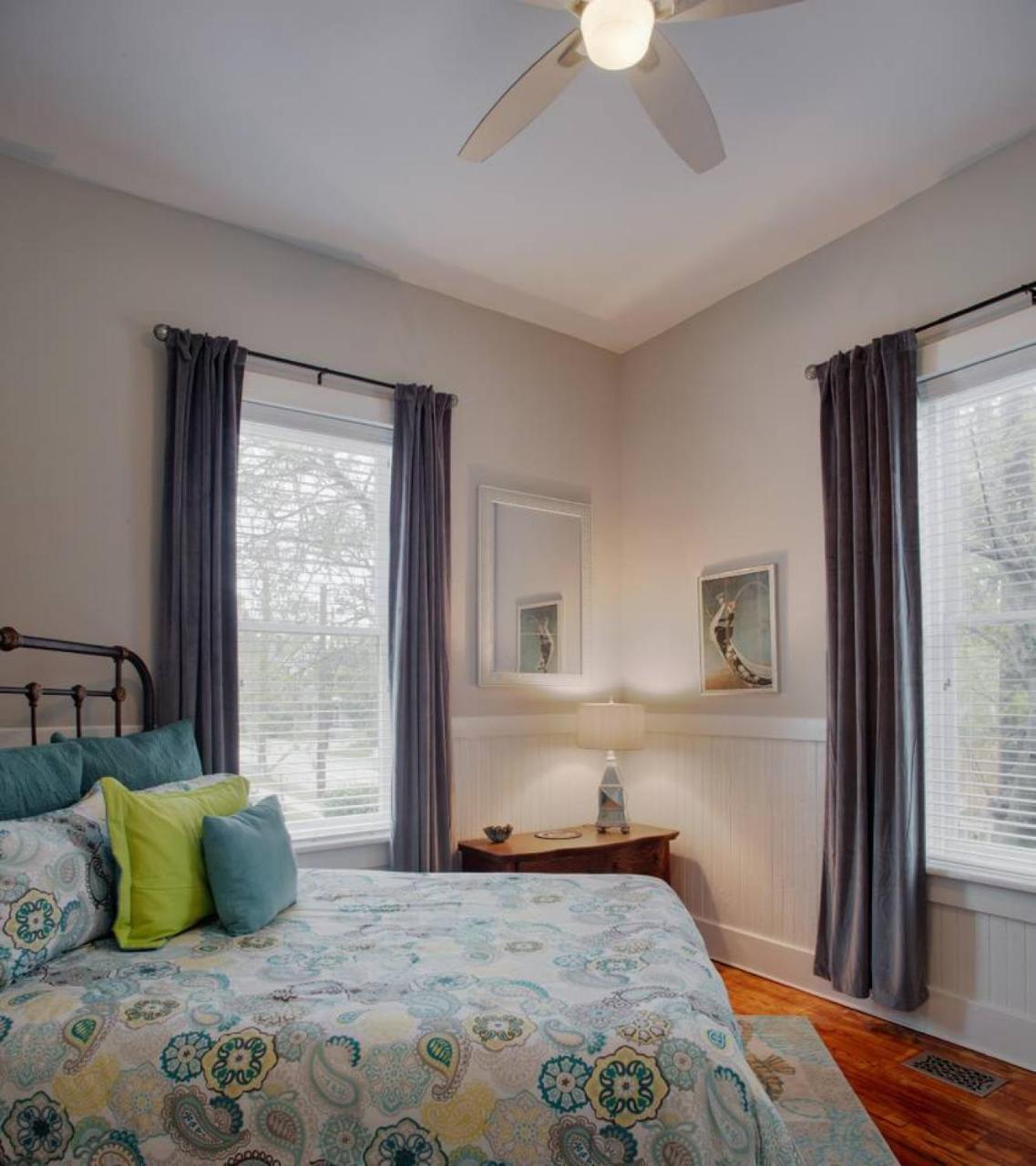 420Waldburg A - Modern Apt With Southern Charm Blocks From Forsyth Apartment Savannah Bagian luar foto